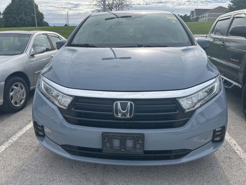 Used 2023 Honda Odyssey Touring image 2