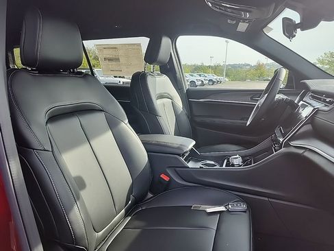 New 2025 Jeep Grand Cherokee L Limited w/ Trailer Tow Package image 11