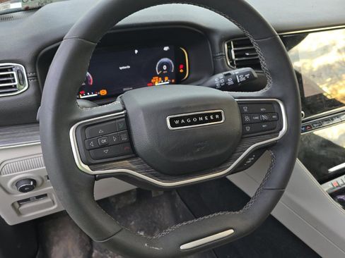 Used 2023 Jeep Wagoneer Series II w/ HD Trailer Tow Package image 8