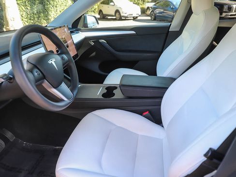 Used 2023 Tesla Model Y Long Range AWD/4WD image 16