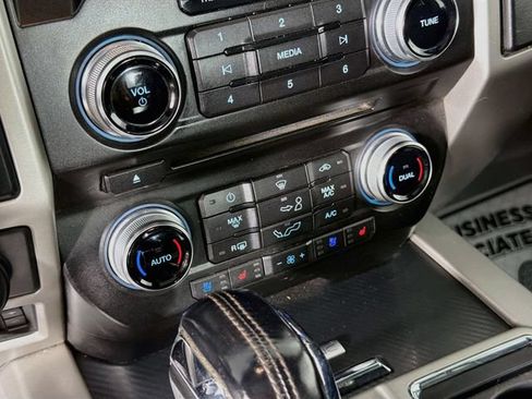 Used 2018 Ford F150 Lariat w/ Equipment Group 502A Luxury AWD/4WD image 16