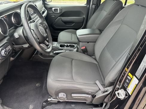Used 2022 Jeep Wrangler Unlimited Sport AWD/4WD image 5