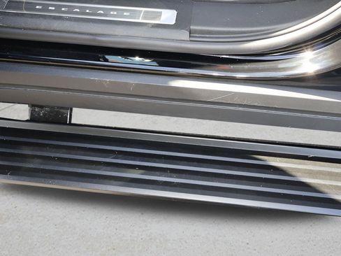 Used 2025 Cadillac Escalade Sport Platinum RWD image 35