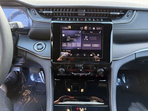 Used 2023 Jeep Grand Cherokee L Laredo image 26