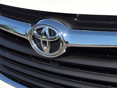 Used 2016 Toyota Highlander XLE AWD/4WD image 12