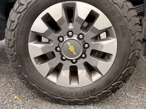 Used 2024 Chevrolet Silverado 2500 Custom w/ Custom Convenience Package AWD/4WD image 9