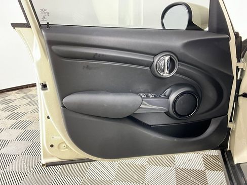 Used 2022 MINI Cooper 4-Door Hardtop image 18