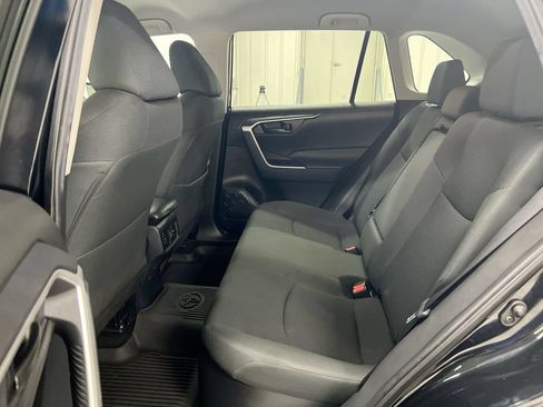 Used 2021 Toyota RAV4 LE AWD/4WD image 22