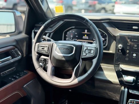 Used 2023 GMC Sierra 1500 Denali Ultimate AWD/4WD image 13