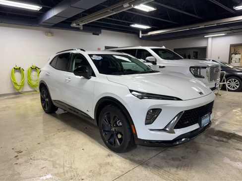 Certified 2025 Buick Envision Sport Touring image 3