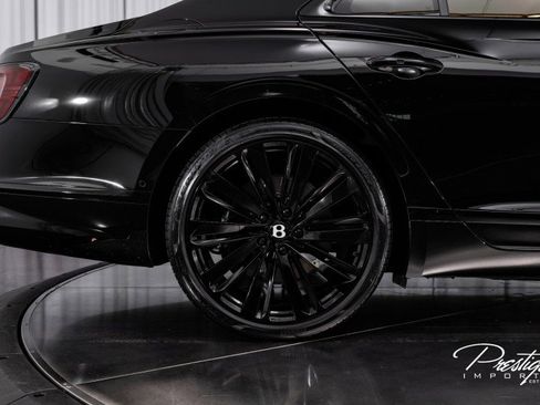 Used 2023 Bentley Flying Spur W12 image 19