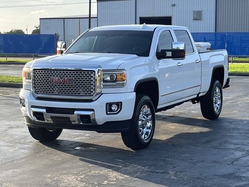 Used 2016 GMC Sierra 2500 Denali w/ Duramax Plus Package AWD/4WD image 5
