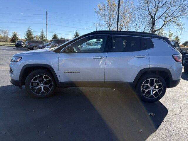 Used 2024 Jeep Compass Limited AWD/4WD image 9