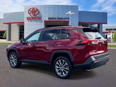 Used 2022 Toyota RAV4 XLE Premium FWD image 4