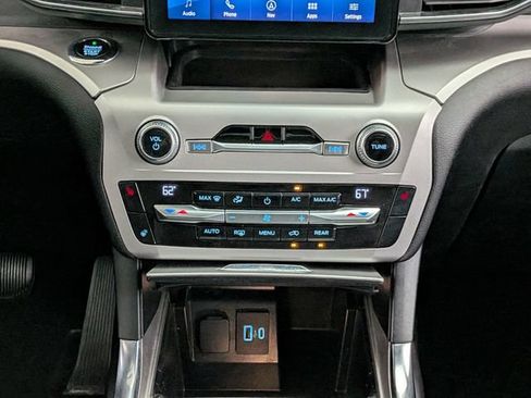 Certified 2021 Ford Explorer XLT w/ Equipment Group 202A AWD/4WD image 30