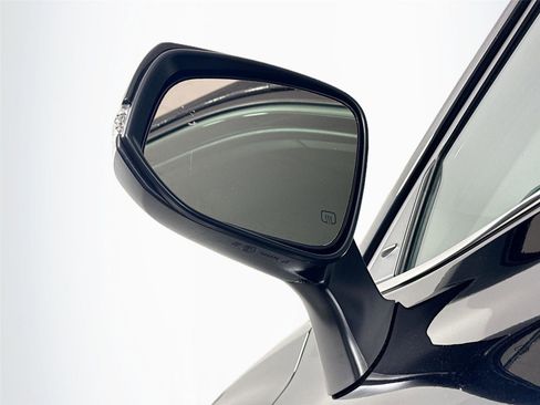 Certified 2023 Toyota Highlander L image 10