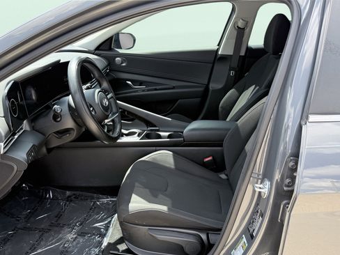 Used 2025 Hyundai Elantra SEL FWD image 16