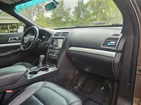 Used 2016 Ford Explorer XLT w/ Equipment Group 202A AWD/4WD image 43