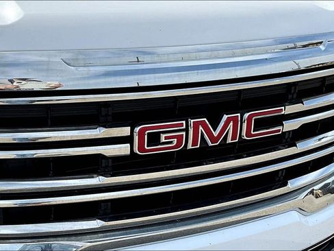 Used 2023 GMC Acadia SLE image 42