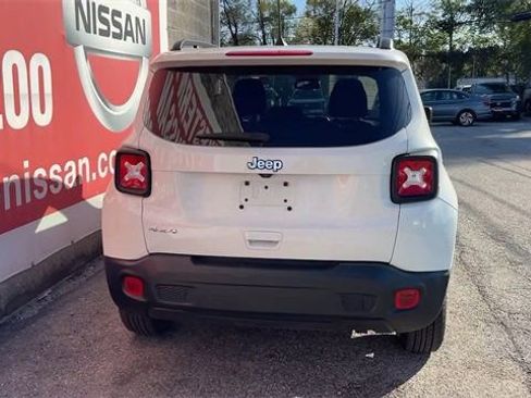 Used 2023 Jeep Renegade Latitude w/ Premium Group image 24