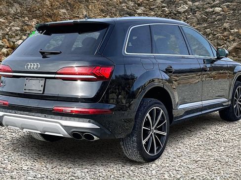 Used 2022 Audi SQ7 Premium Plus w/ SQ7 Executive Package image 2