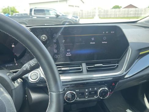 Used 2024 Chevrolet Trax ACTIV w/ Sunroof Package FWD image 16