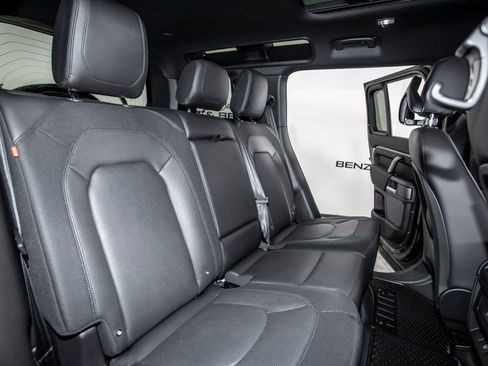 Used 2024 Land Rover Defender 110 X-Dynamic SE AWD/4WD image 15