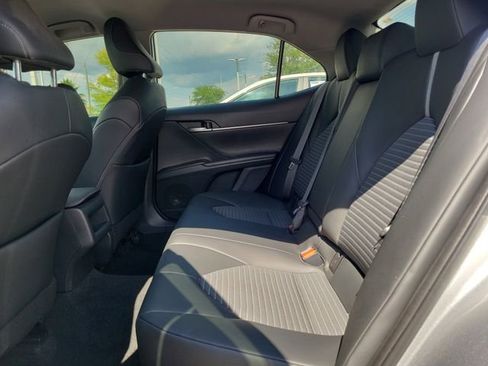 Used 2022 Toyota Camry SE FWD image 11