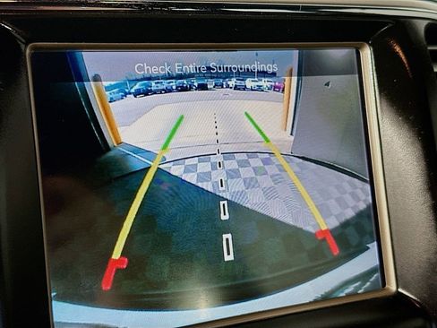 Used 2017 Jeep Grand Cherokee Laredo image 13