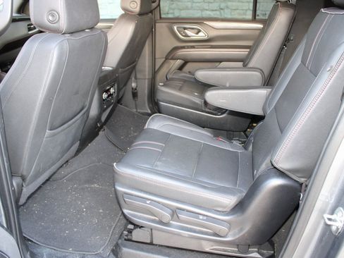 Used 2022 Chevrolet Suburban RST w/ Luxury Package image 5