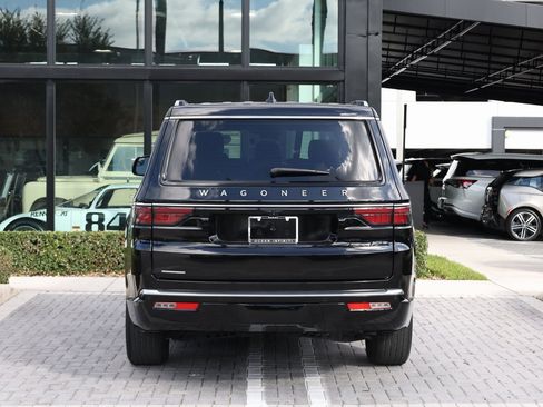Used 2023 Jeep Wagoneer 4WD image 6
