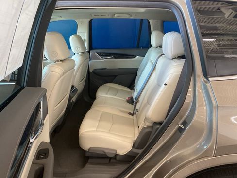 Used 2023 Cadillac XT6 Premium Luxury image 13
