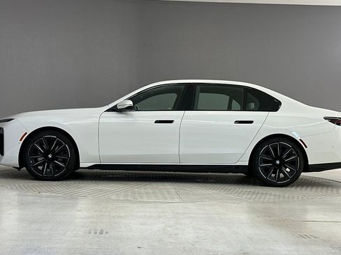 Used 2023 BMW 740i RWD image 2
