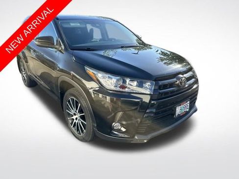 Certified 2017 Toyota Highlander SE AWD/4WD image 1