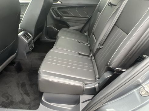 Used 2023 Volkswagen Tiguan SE AWD/4WD image 26