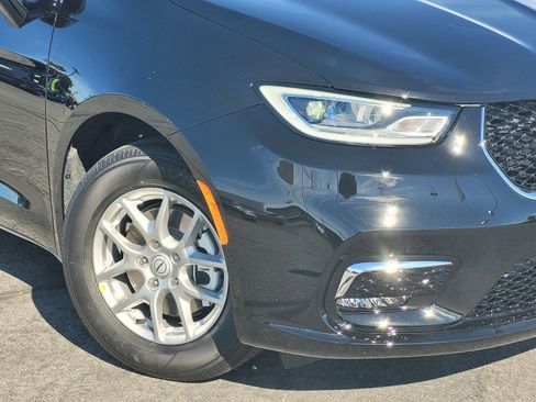 New 2026 Chrysler Pacifica Select image 6