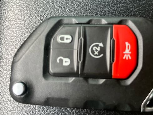 Used 2024 Jeep Wrangler Unlimited AWD/4WD image 36