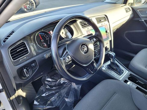 Used 2018 Volkswagen e-Golf SE image 8