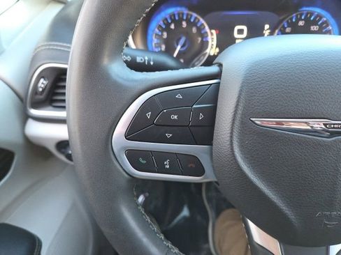 Used 2023 Chrysler Pacifica Limited FWD image 54