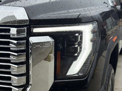 Used 2024 GMC Sierra 2500 Denali w/ Denali Reserve Package image 10