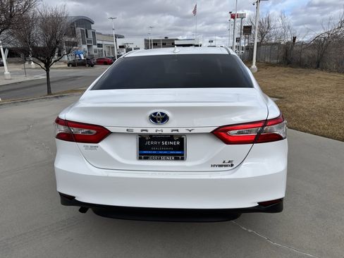 Used 2020 Toyota Camry LE image 4