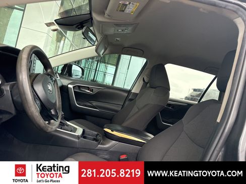 Used 2021 Toyota RAV4 XLE image 16