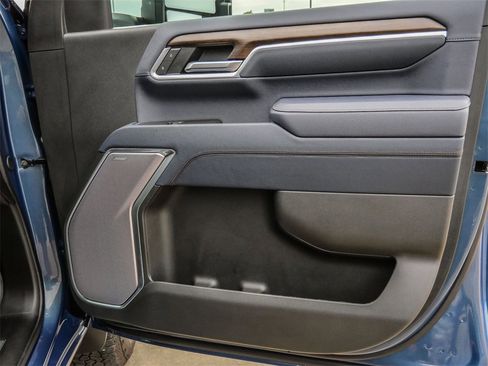 Used 2025 Chevrolet Silverado 2500 High Country w/ Technology Package image 22