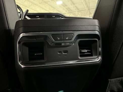 Used 2025 GMC Sierra 3500 Denali w/ Denali Reserve Package image 15