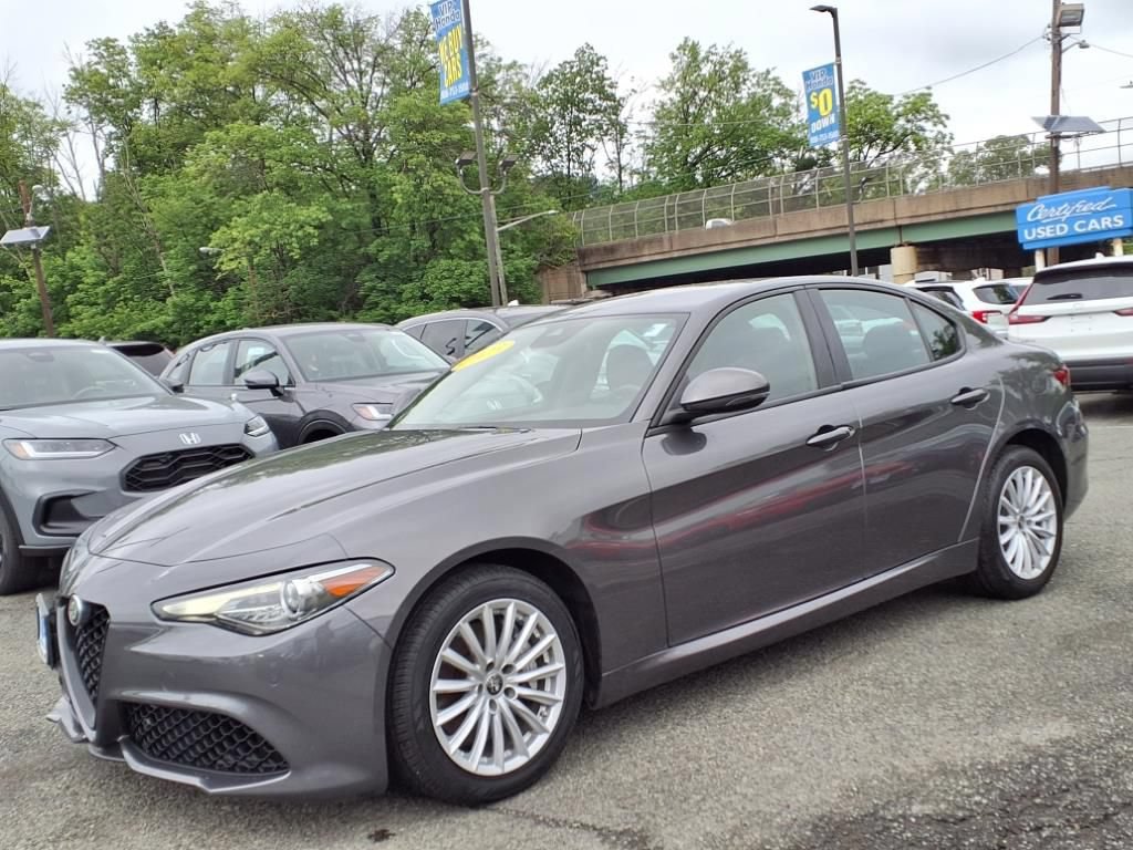 Used 2023 Alfa Romeo Giulia Sprint AWD/4WD image 3