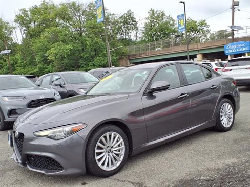 Used 2023 Alfa Romeo Giulia Sprint AWD/4WD image 3