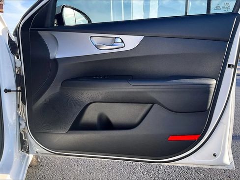 Used 2023 Kia Forte LXS w/ LXS Technology Package FWD image 18