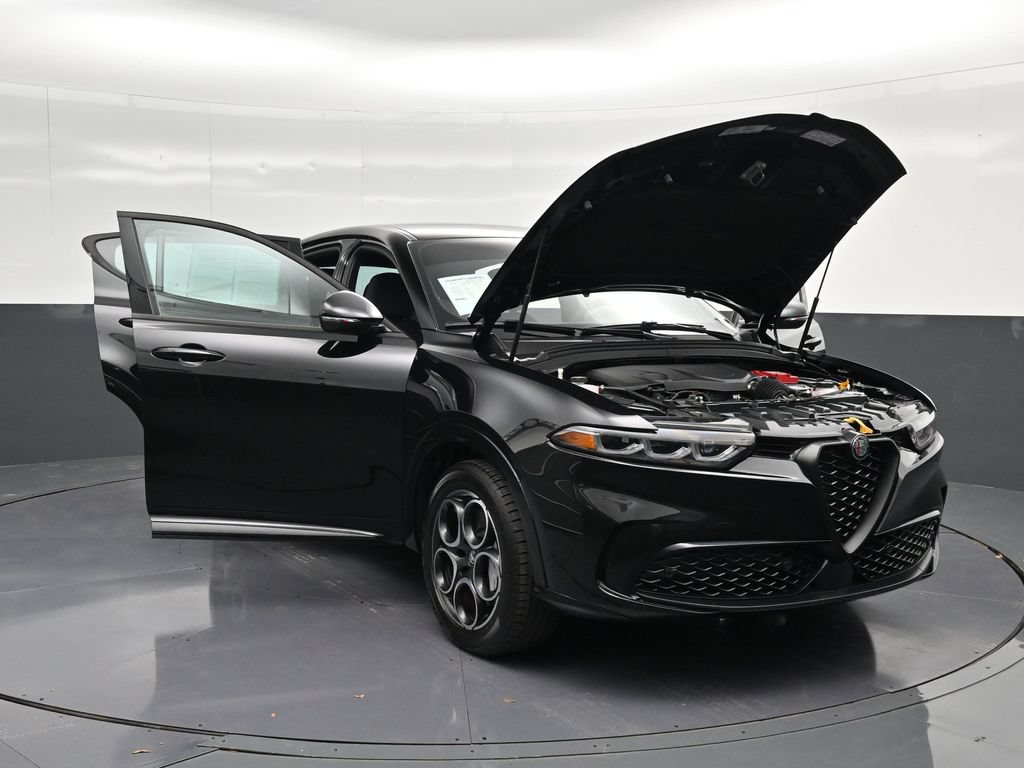 Used 2025 Alfa Romeo Tonale AWD/4WD image 40