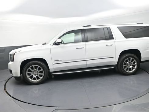 Used 2019 GMC Yukon XL Denali image 43