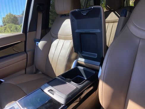 Used 2023 Land Rover Range Rover Long Wheelbase SE image 37